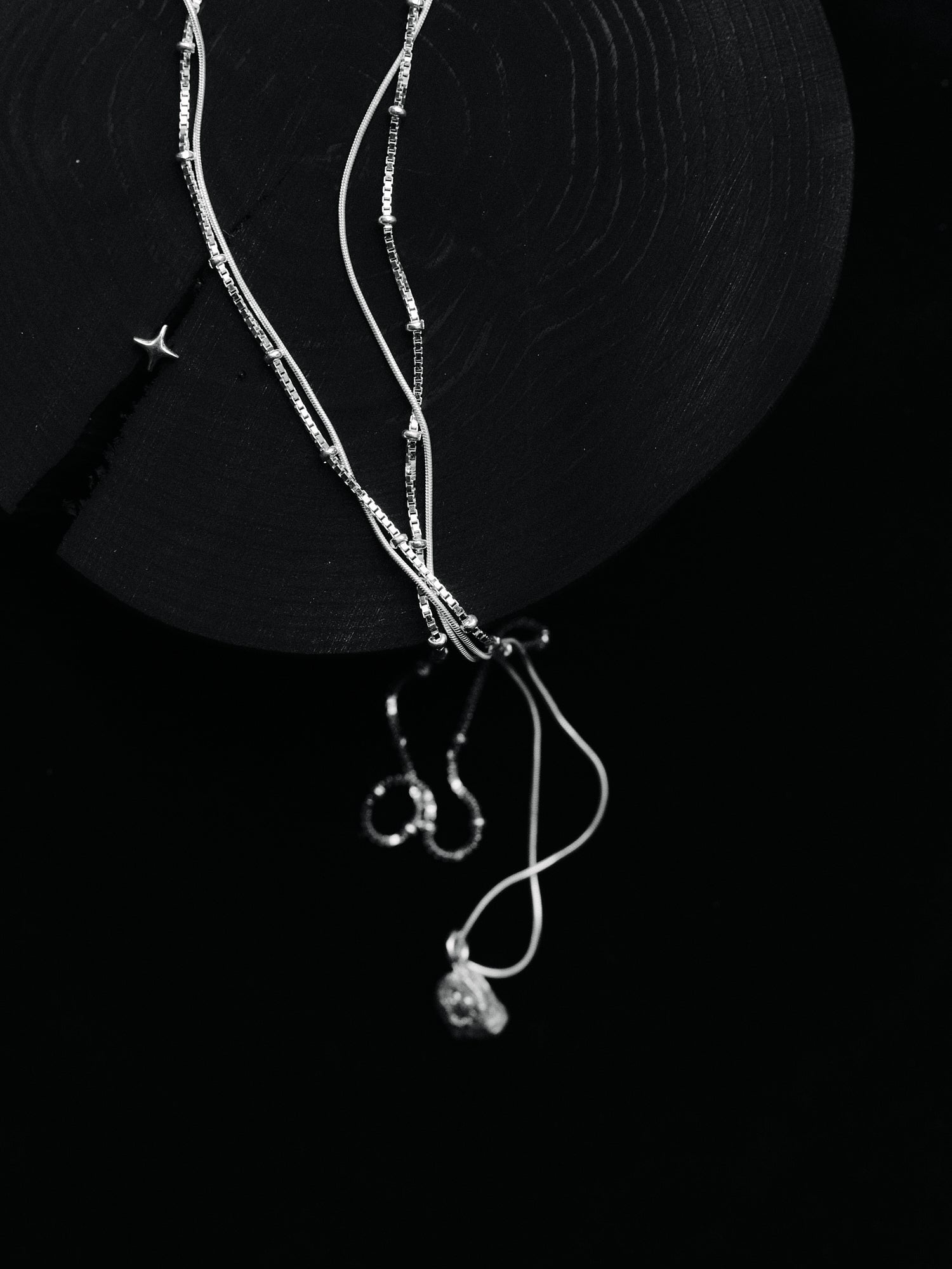 NECKLACES – HORIZON