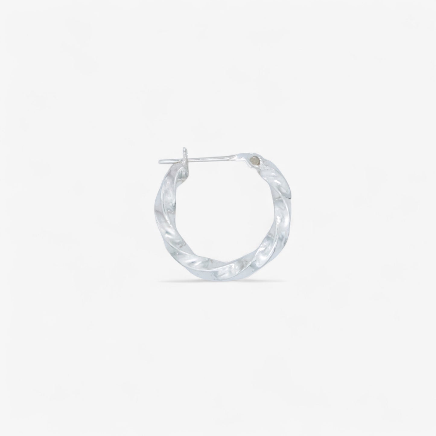 TWISTED SILVER HOOP