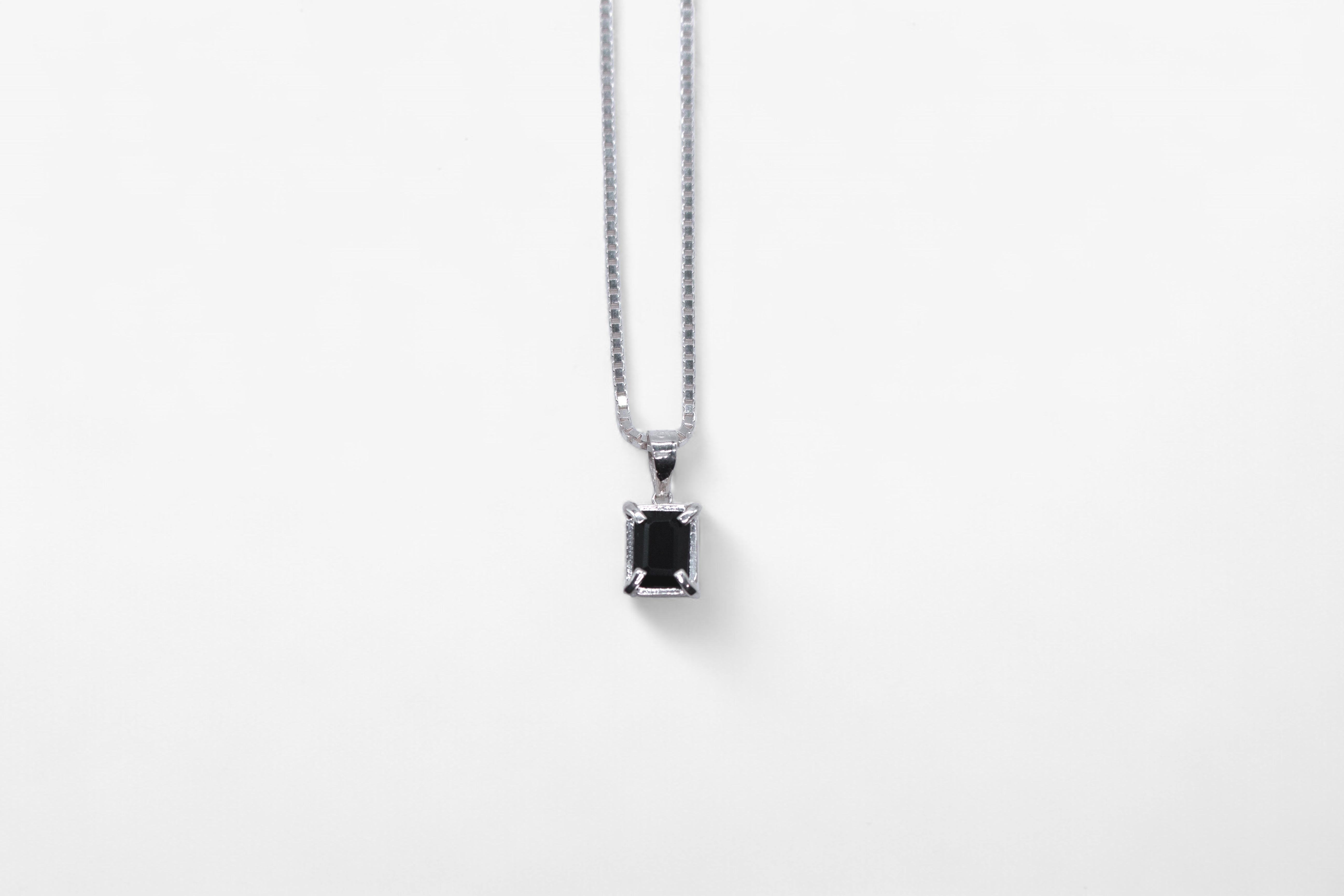 NECKLACES – HORIZON