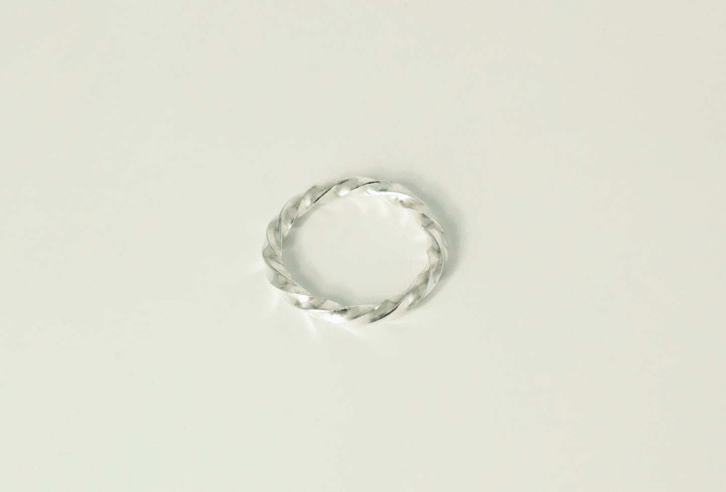 TWISTED SLIM RING