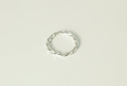 TWISTED SLIM RING