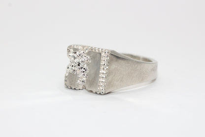 FRACTURED BEADED SQUARE