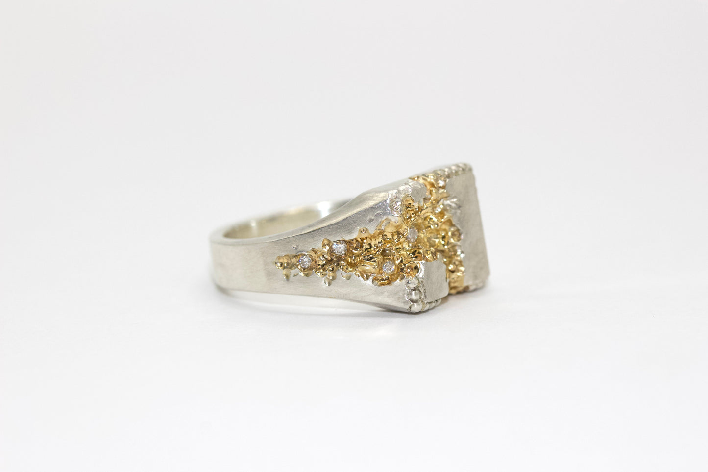 FRACTURED BEADED SQUARE