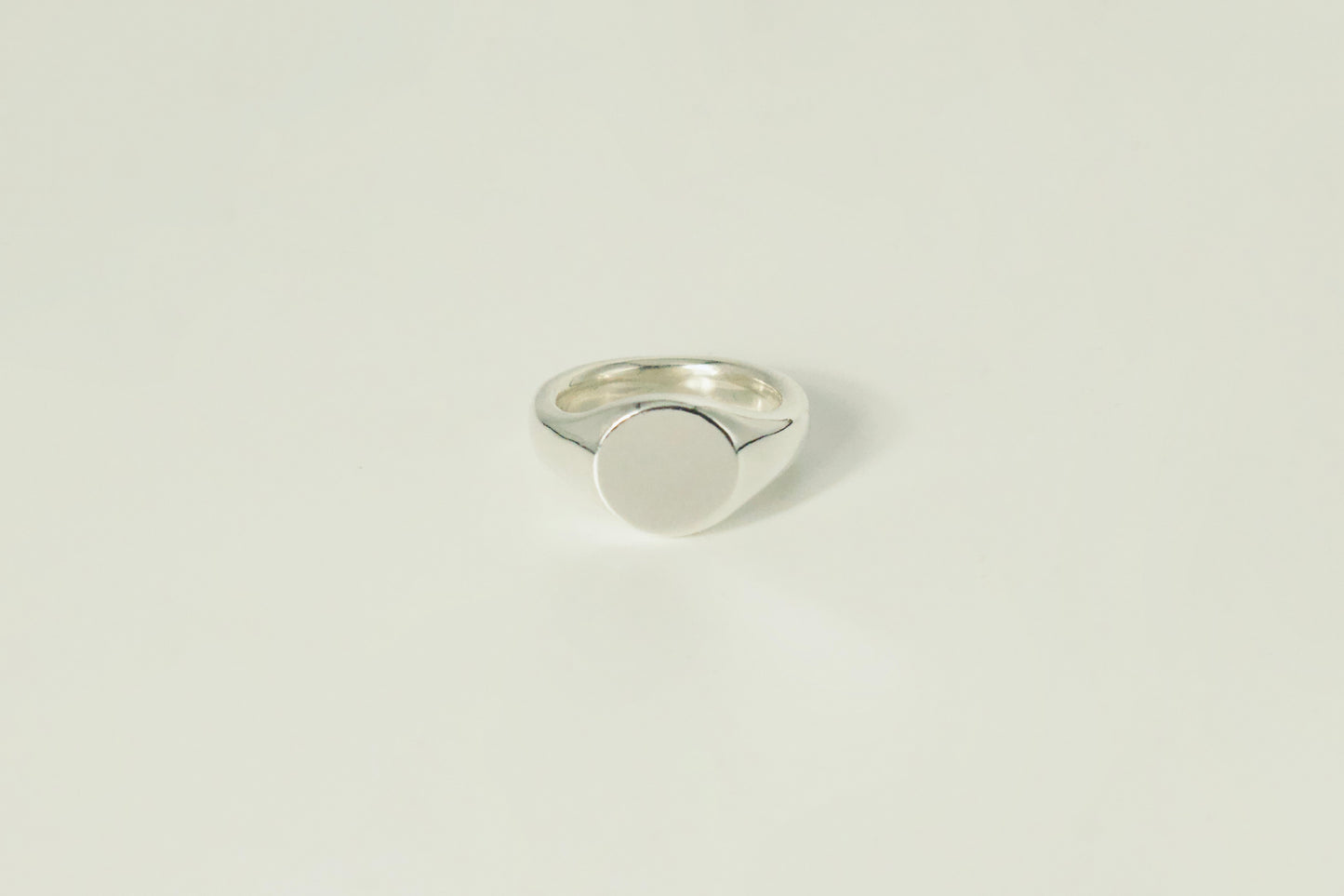ROUND SIGNET RING