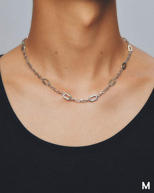 O NECKLACE / M