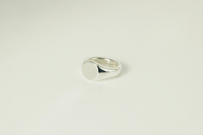 ROUND SIGNET RING