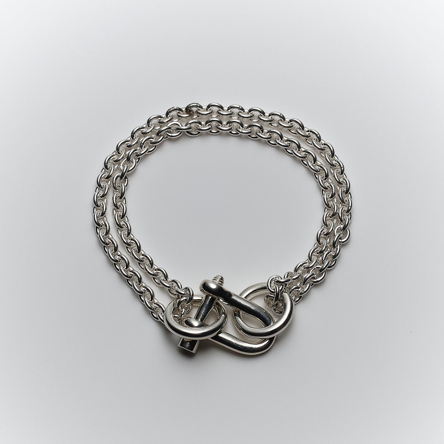 SHACKLE LINK BRACELET