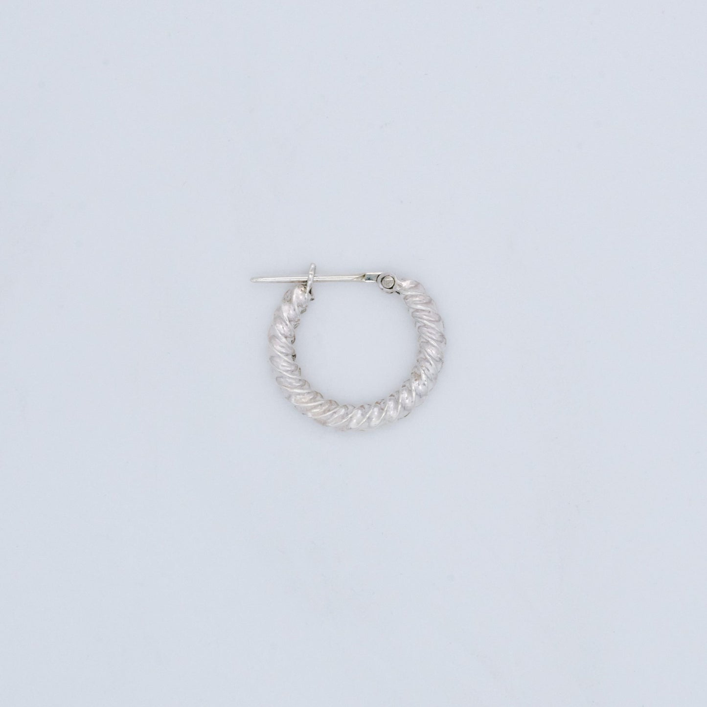 TIGHTLY TWISTED SILVER HOOP