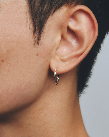 TWISTED SILVER HOOP